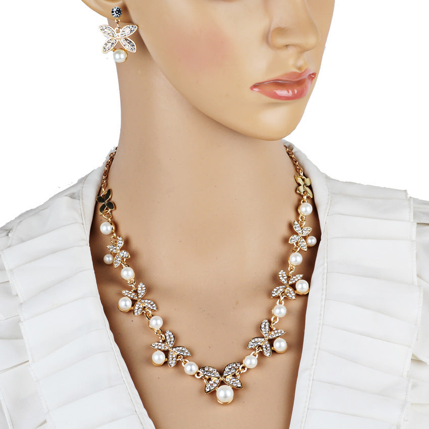 Pearl butterfly necklace